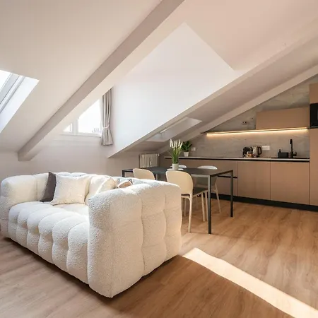 Vittoria19 - 200mt From San Carlo Square And Egyptian Museum Apartment