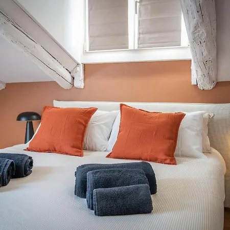 Vittoria19 - 200mt From San Carlo Square And Egyptian Museum Apartment