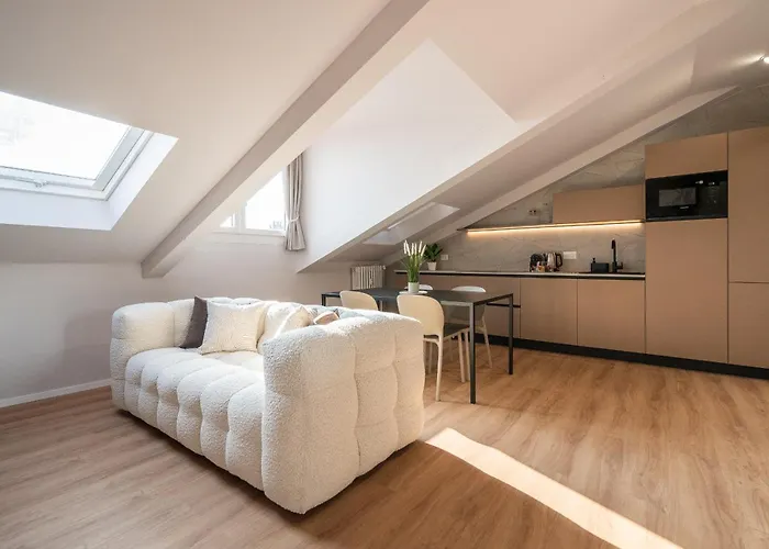 Vittoria19 - 200mt From San Carlo Square And Egyptian Museum Apartment