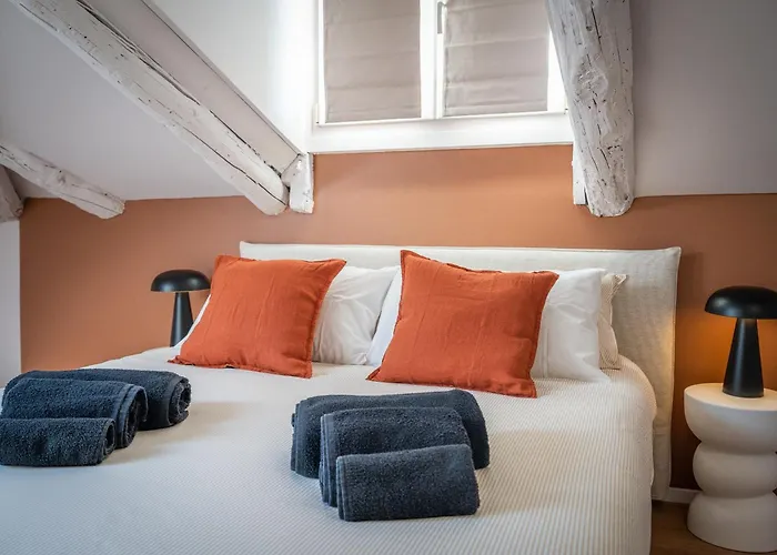 Vittoria19 - 200mt From San Carlo Square And Egyptian Museum Apartment